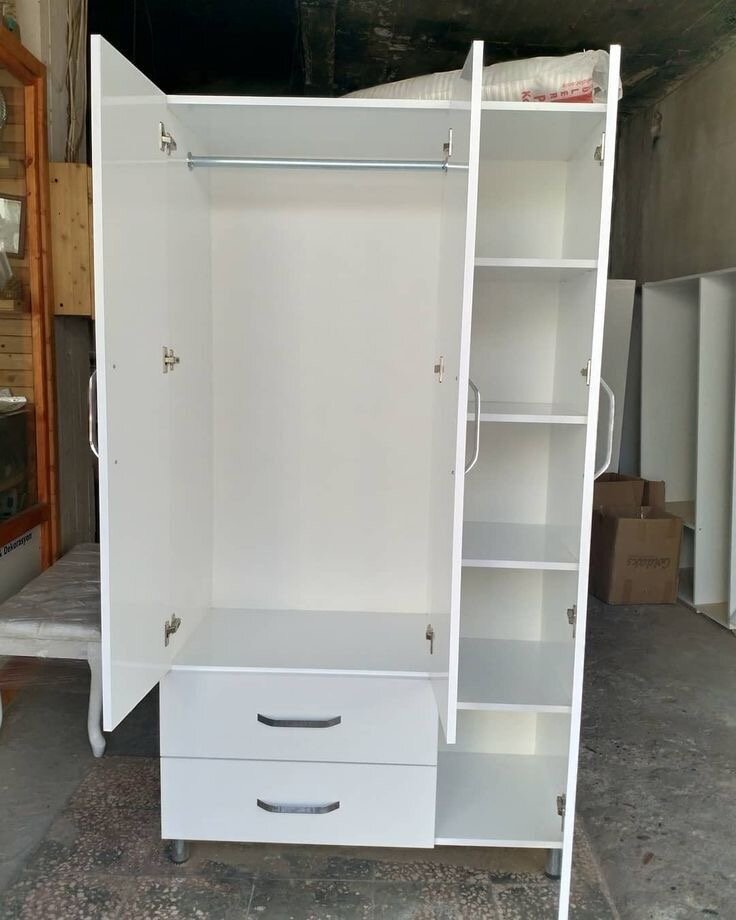 Armoire dressing blanc avec étagères