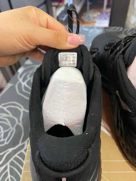 Продаю новые кроссовки от Lining (оригинал)