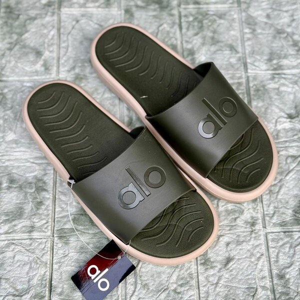 Sandales Alo en caoutchouc vert