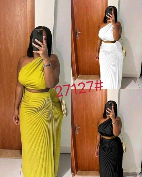 Robe Maxi Plissée Monochrome