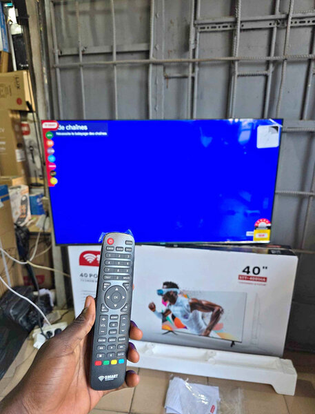 Téléviseur 40'' Tactil Télécommande - Écran Full HD