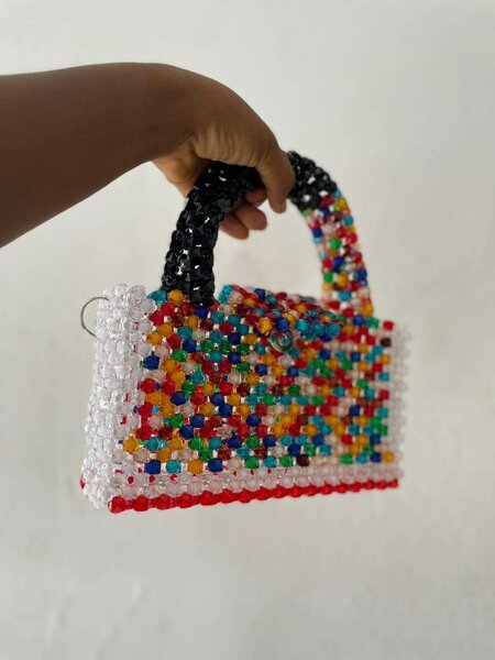Sac coloré perlé à la main