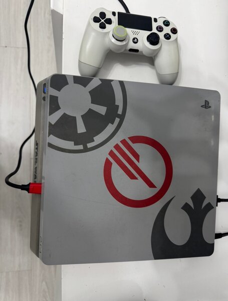 PS4 slim Édition limitée