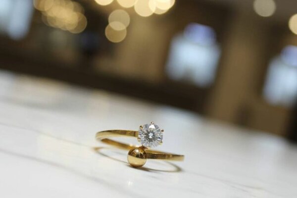 Bague en or avec diamant