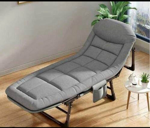 Chaise pliante grise confortable