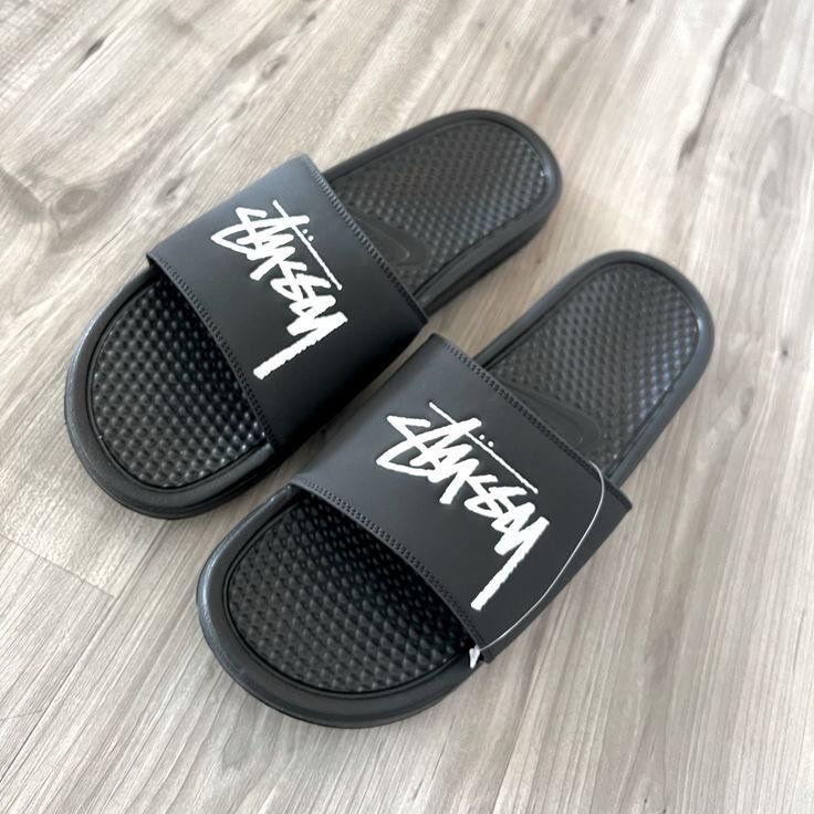 Claquettes Nike tendance multicolores