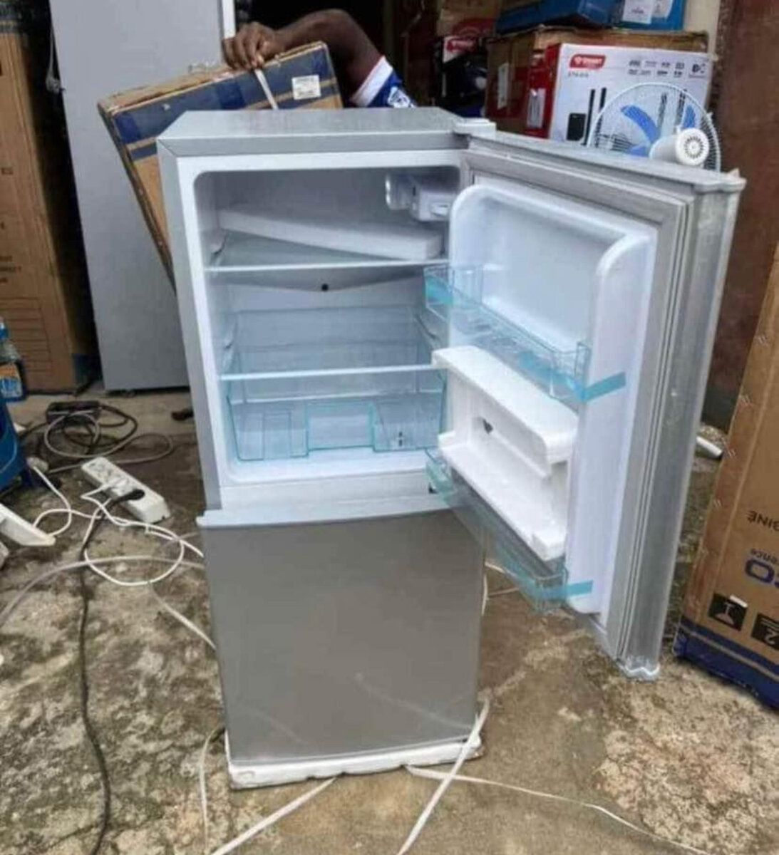 Mini réfrigérateur Nasco argent