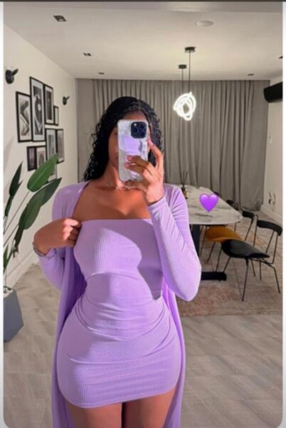 Robe moulante violette élégante