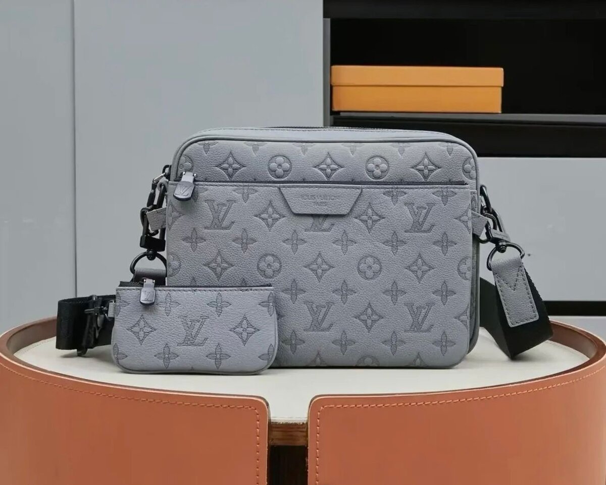 Sac bandoulière Louis Vuitton gris
