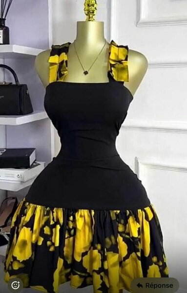 Robe noire à motifs jaunes