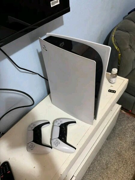 Console PS5 avec manettes