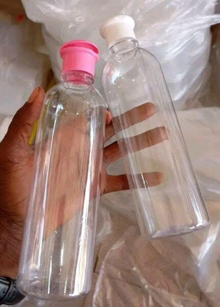 Bouteilles vides en plastique