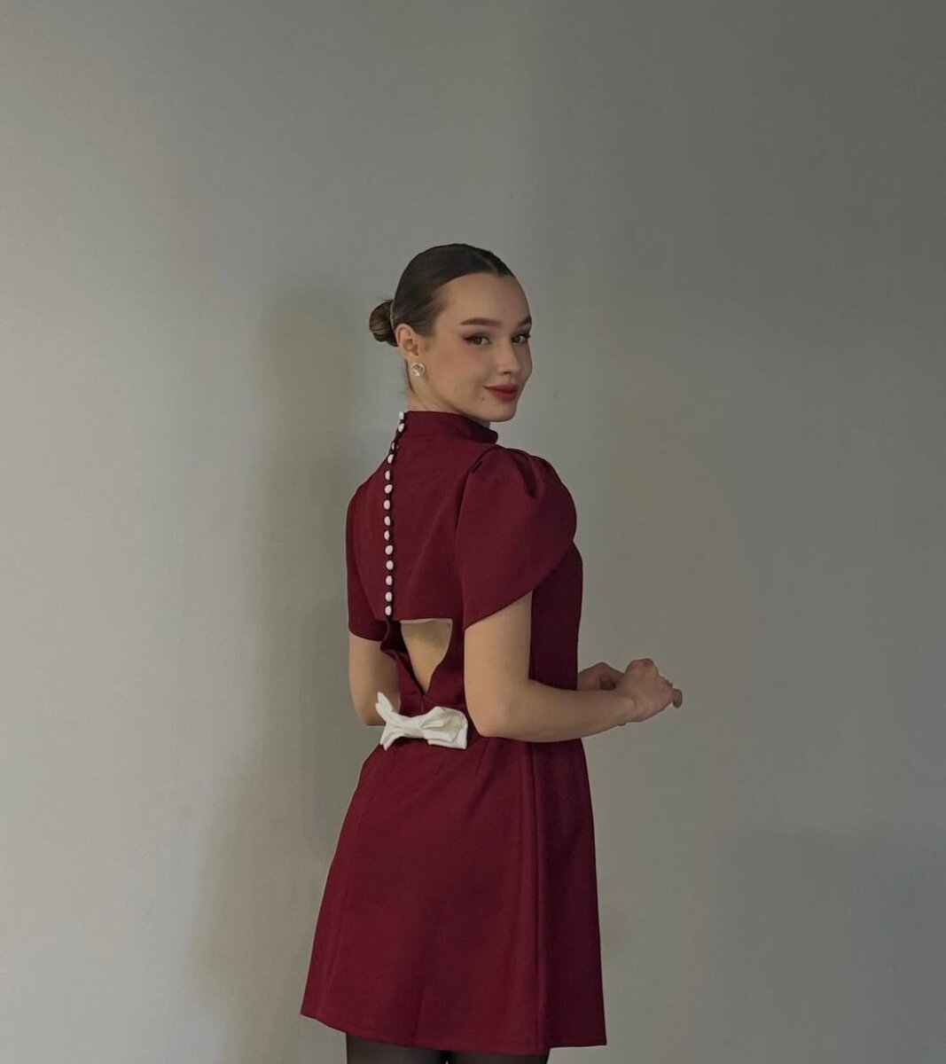 Нежное платье в бордо цвете