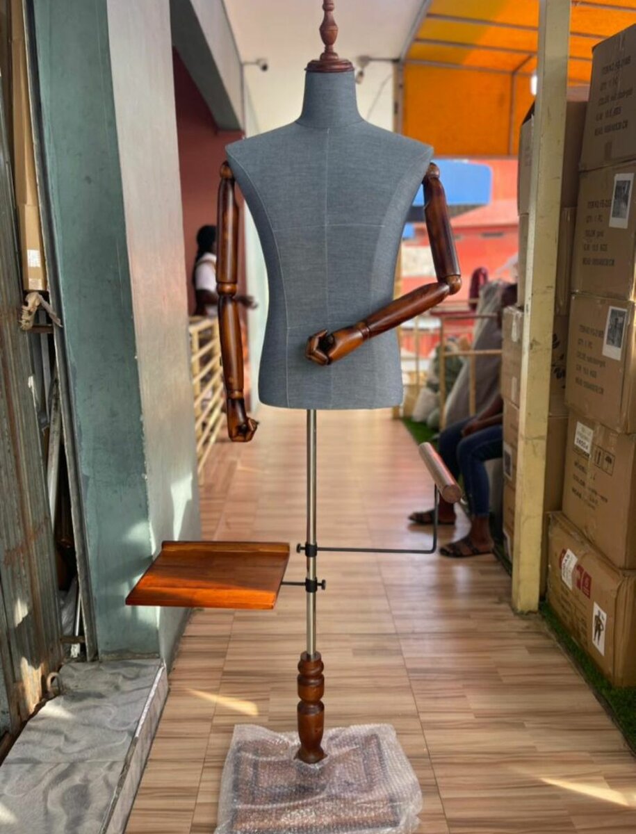 Men and women pinable mannequin available