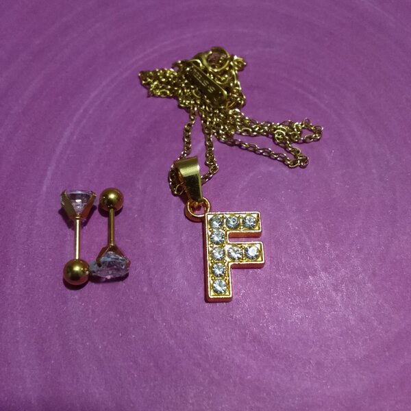 Collier et Clous d'Oreilles en Or