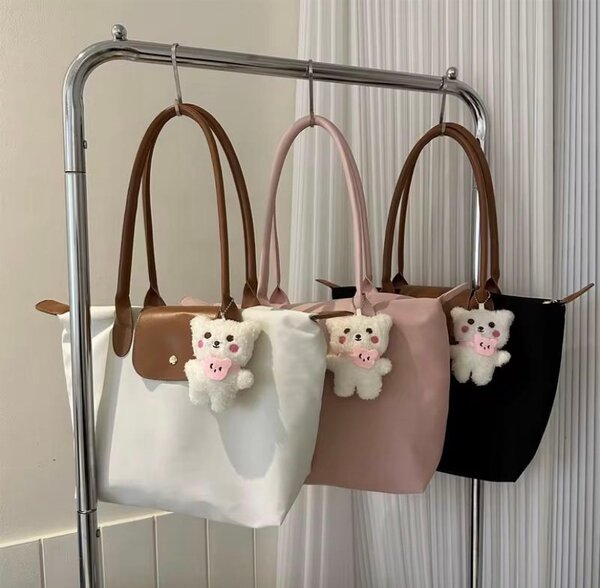 Sac à main avec porte-clés ours