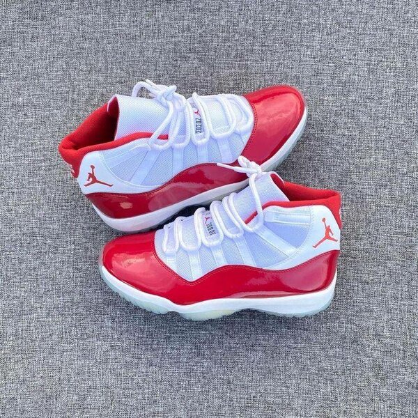 Baskets mode rouge et blanc