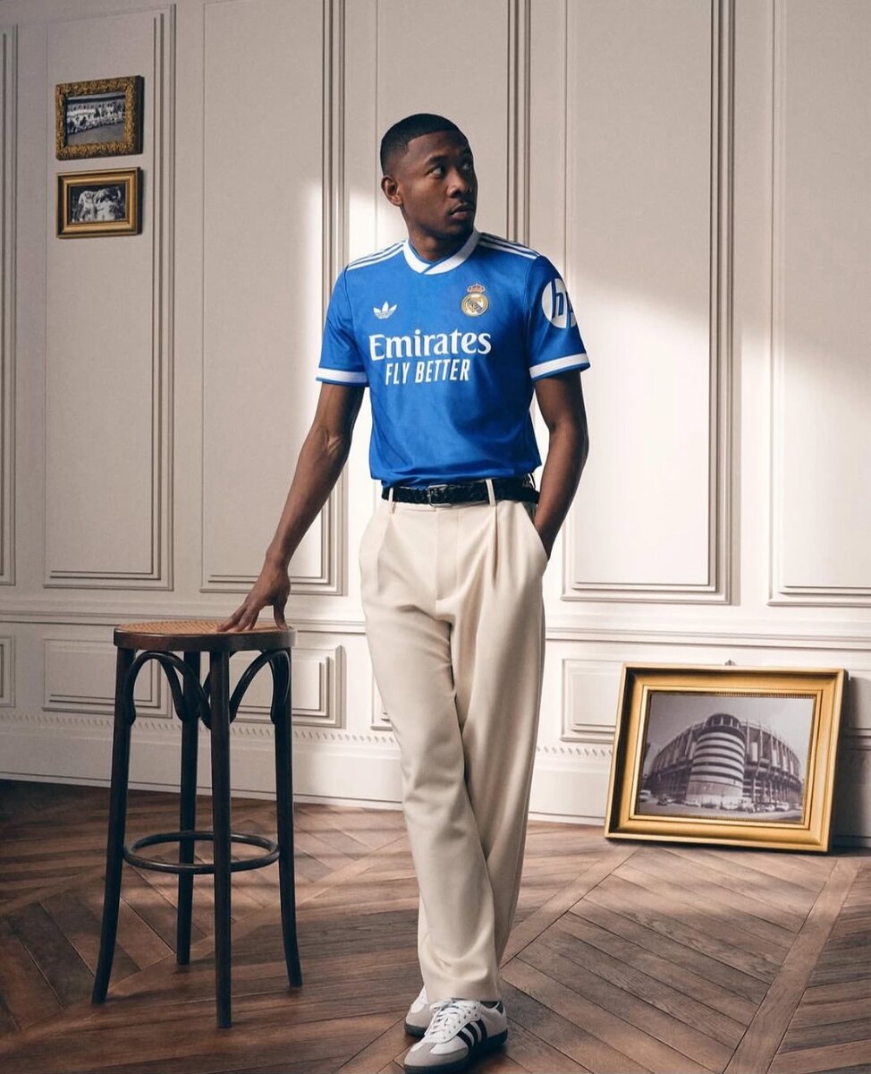 Maillot de football bleu stylé