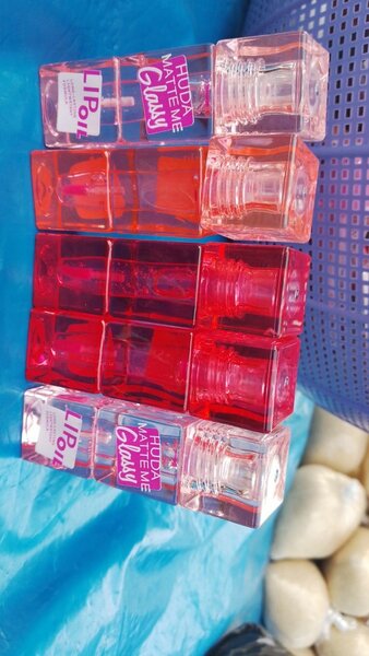 Maquillage des lèvres et t-shirt