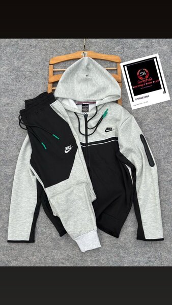 Complet  nike tech authentique avec sa boîte