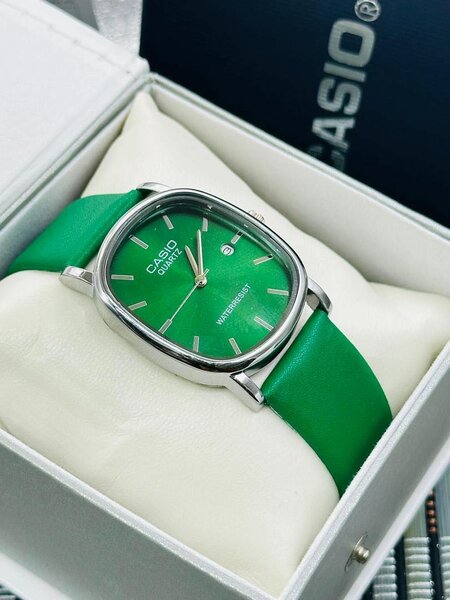 Montre Casio verte élégante