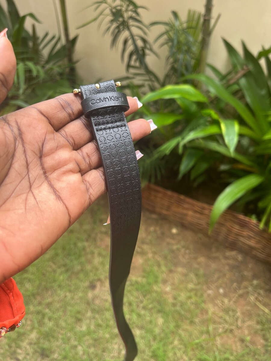 Ceinture en cuir noire élégante