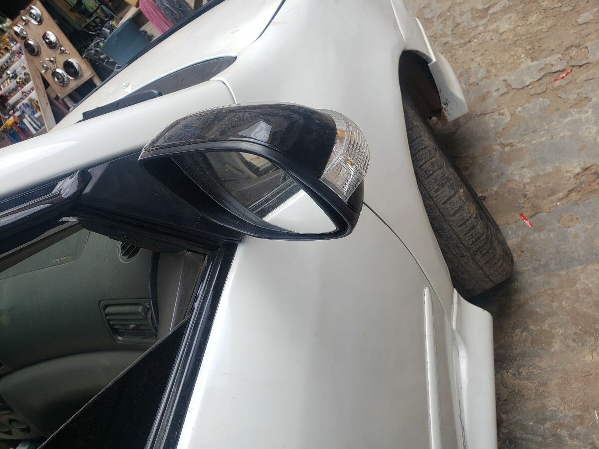 Toyota corolla 2003 2006 driving mirror with light pair