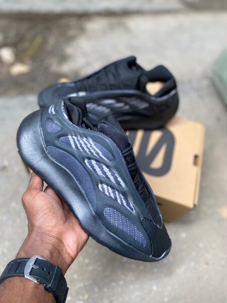 Adidas Yeezy Boost 700