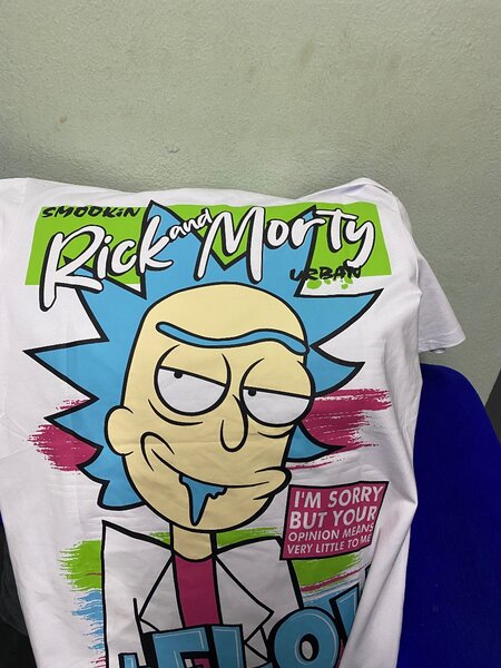 T-shirt anime graphique