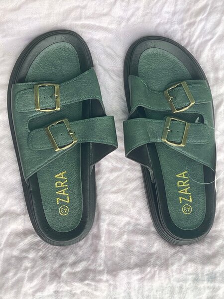 Sandales Zara vertes à boucles
