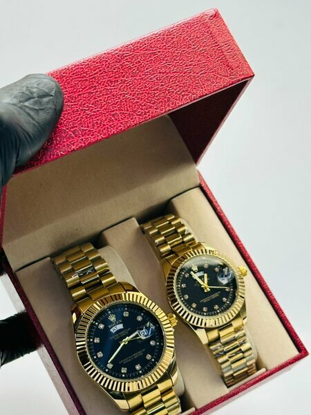 Coffret 2 montres dorées fond noir