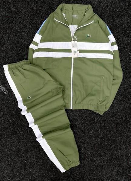 Survêtement sportif vert homme