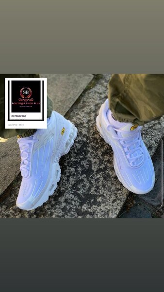 Basket Nike tn plus authentique avec sa boîte