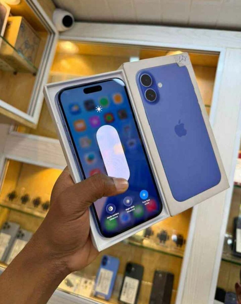 iPhone 16 bleu