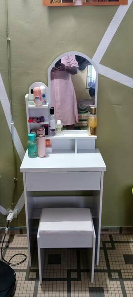 Commode moderne avec miroir