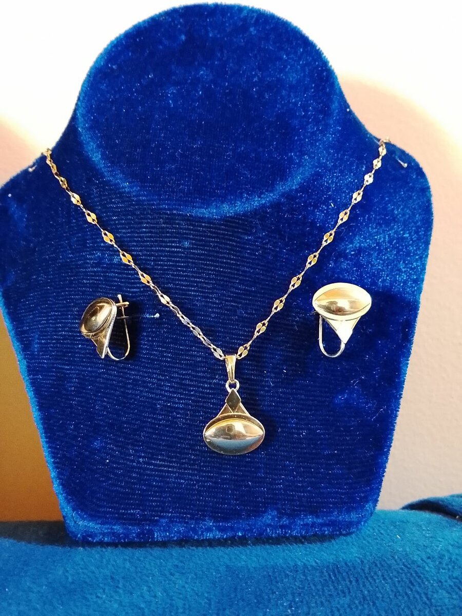 Ensemble collier et boucles oreilles