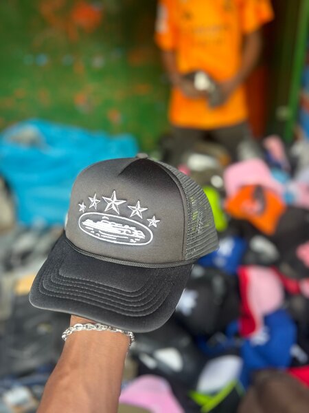 Casquettes noires tendance