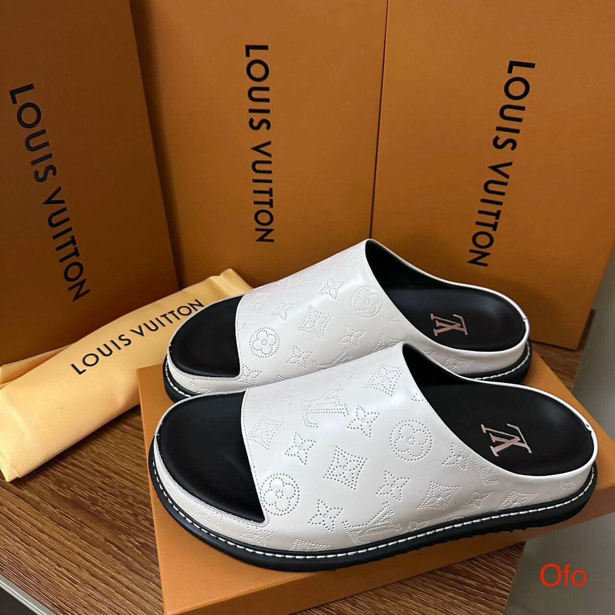 Louis Vuitton Homme Slides en Cuir