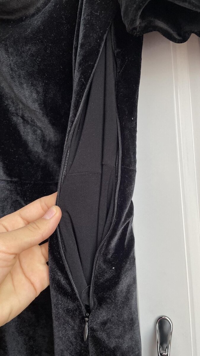 Платье бархатное черное вечернее