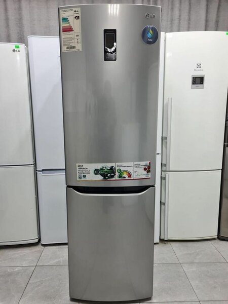 Réfrigérateur argent avec congélateur