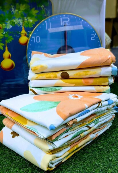 set includes 2 flat sheets and 4 pillowcases