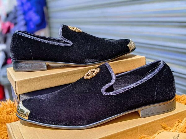 Stylish men's velvet shoes
