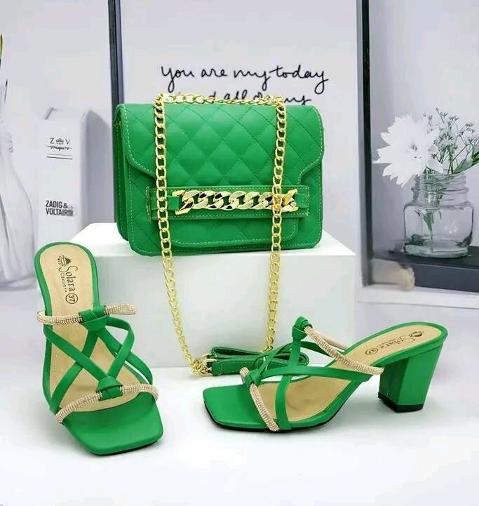Sandales et Sac à main assortis