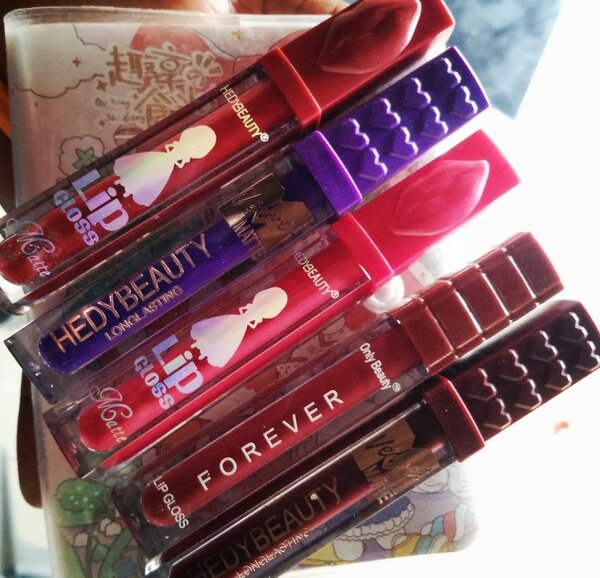 Karite Mat lipgloss and Karite velvet lipgloss