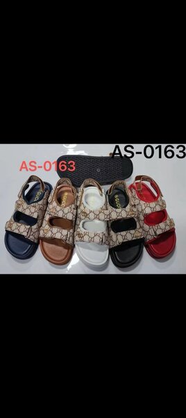 Chaussures fermées a sorti