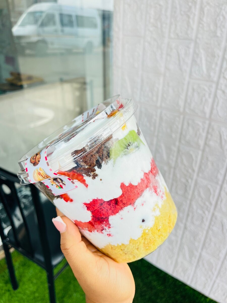 Cake Parfait Tub