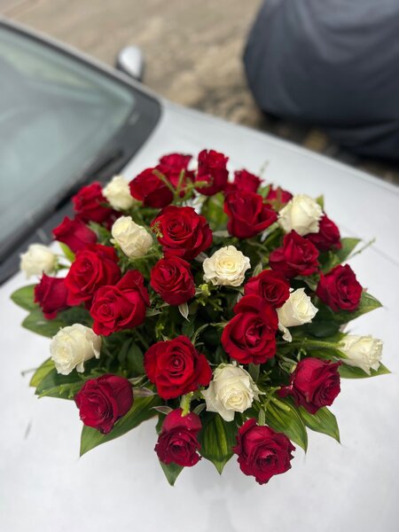 Bouquet de roses rouges et blanches