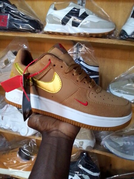 Baskets tendance en cuir marron