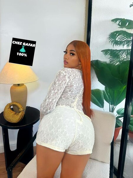 Combinaison courte en dentelle blanche