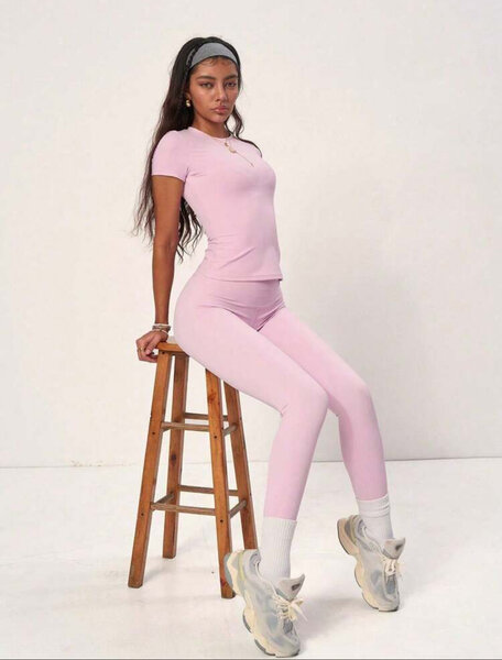 Ensemble de sport rose élégant